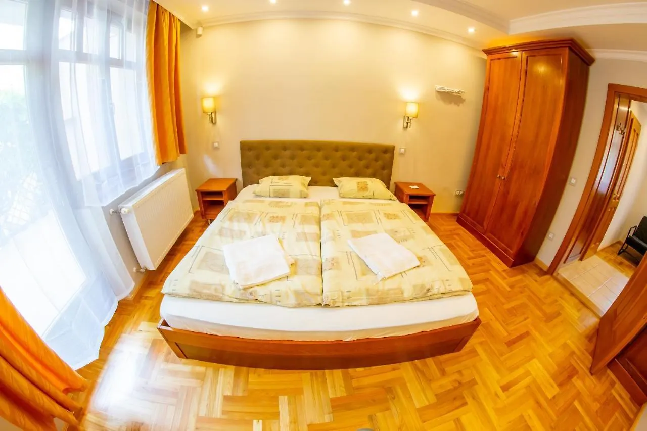 Aranykert Vendeghaz Guest House Eger
