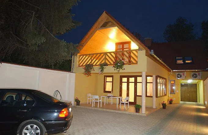 Aranykert Vendeghaz Guest House Eger